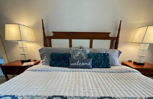 Waterloo Casa | Lakefront Home with HOTTUB! KAYAKS,SUP's,TUBES! King beds, PingPong, CornHole!