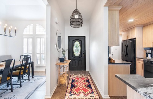 Cedar Creek Reservoir Casa | Lakefront home with luxury touches. Ample outdoor space for making memories.