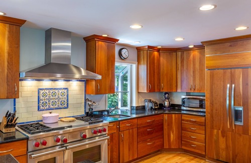 Annapolis Casa | Lakefront home with private dock, deck, hot tub, firepit, Ping-Pong, large yard