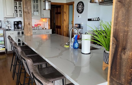 Brewerton Casa | Gema escondida frente al lago, perfecta para familias grandes, juegos, pesca, bote o descanso