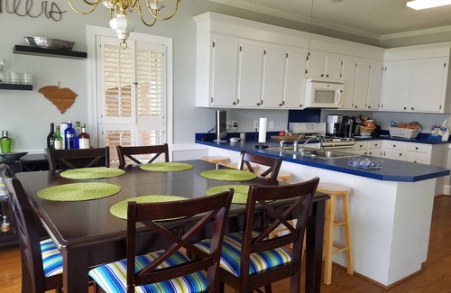 Summerton Casa | Lakefront Home *** Muelle privado *** Gran patio *** Chimenea al aire libre