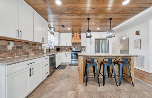 Goodview Casa | Lakefront Home with Private Dock!