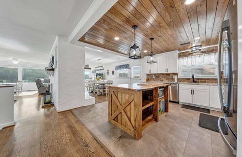 Goodview Casa | Lakefront Home with Private Dock!