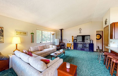 Rathdrum Casa | Lakefront home with private dock, large yard, wood stove, firepit, grill, W/D