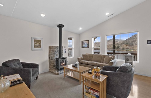 Manson Casa | Lakefront Home with Private dock, hot tub, SUP and Canoe