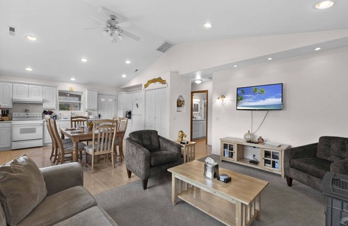 Manson Casa | Lakefront Home with Private dock, hot tub, SUP and Canoe