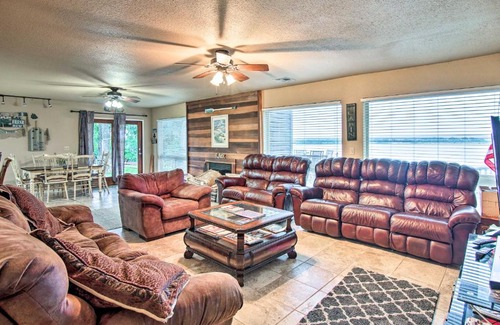 Eufaula Apartamento | Lakefront Home with Private Beach Access!