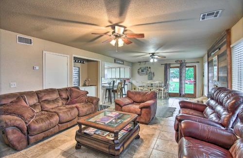 Eufaula Apartamento | Lakefront Home with Private Beach Access!