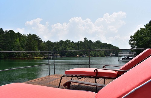 Gainesville Casa | Lakefront Home with a Single Slip Party Deck