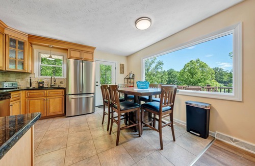 Huddleston Casa | Sunrise Retreat: Lakefront Home with Hot Tub