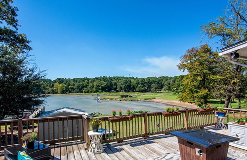 Pointblank Casa | Lakefront Home with Lake Livingston Views near Fishing Piers & Community Park