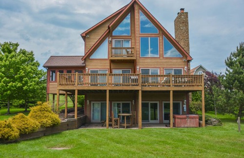 Waterfront Greens Casa | Lakefront home with lots of community amenities!