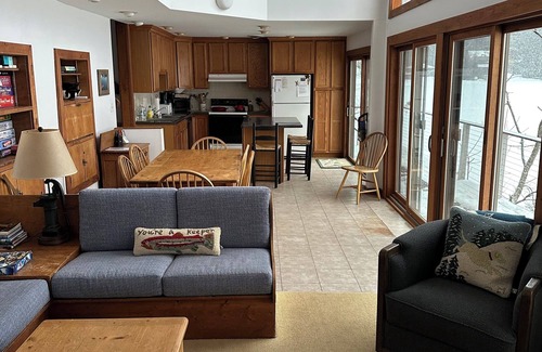 Ludlow Casa | Lakefront House 1 Mile from Okemo! Hot Tub, Now Renting for Feb Break Week!