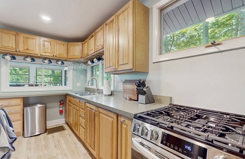 Gloversville Casa | Lakefront house and cottage with kayaks, hot tub, dock - in ADK Park