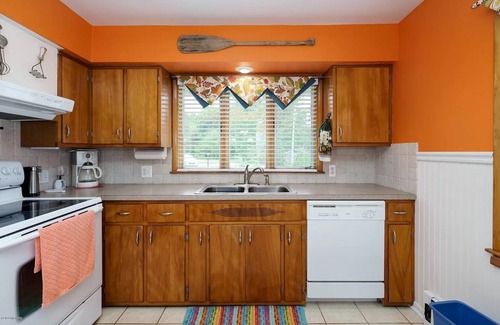 Delton Casa | Lakefront House for Seasonal Stay- NOW High Speed Internet!