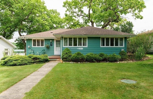 Delton Casa | Lakefront House for Seasonal Stay- NOW High Speed Internet!