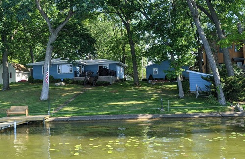 Colon Casa | Lakefront house on All Sport Palmer Lake with pier to dock your boat/kayak.