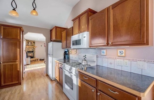 Wolf Creek Casa | Lakefront house on Holter Lake