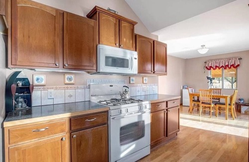 Wolf Creek Casa | Lakefront house on Holter Lake