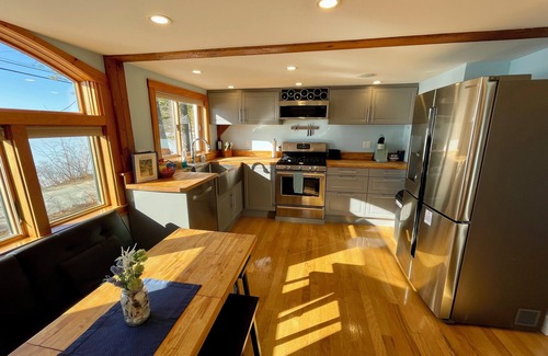 Deerfield Cabaña | Lakefront House on Pleasant Lake - Pet Friendly