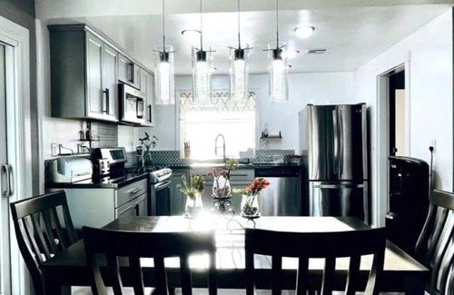 Agoura Hills Casa | Lakefront house