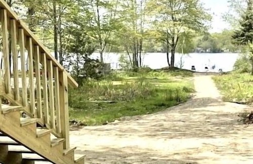 Windham Casa | Lakefront House