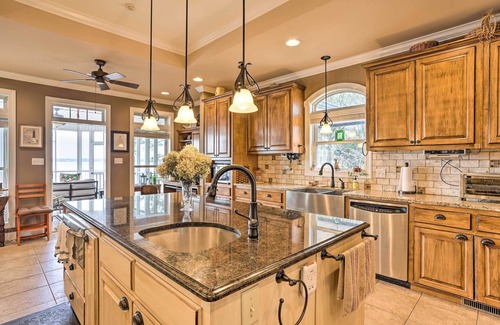 Centre Casa | Lakefront House w/ Game Room, Deck & Views!