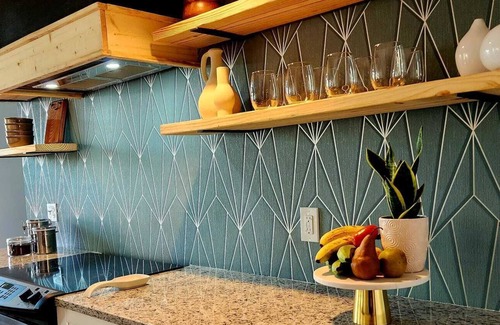 Odessa Casa | Lakefront house with pool and playroom