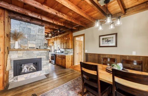Ludlow Casa | Lakefront house with skiing nearby, dock, and amazing views - dog-friendly