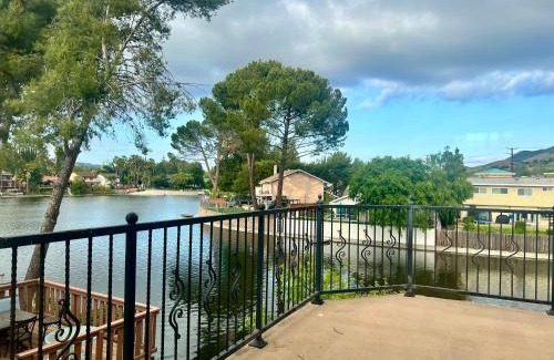 Agoura Hills Casa | Lakefront House With Breath Taking Views