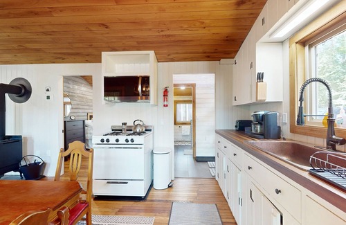 Wakefield Casa | Lakefront house with firepit, beach access, deck, grill, woodstove, & central AC