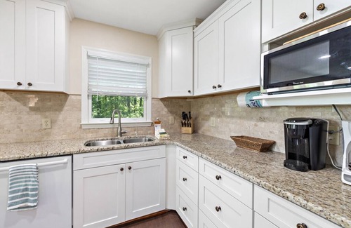 Wilkesboro Cabina | Lakefront House with Great Views