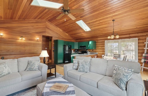 Onsted Casa | Lakefront Irish Hills Home ~ Sleeps 11 ~ Sandy Beach ~ Near MIS Speedway