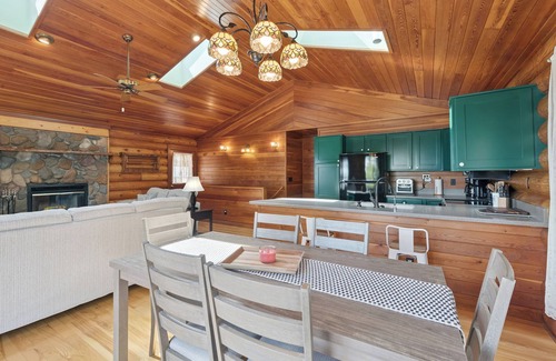 Onsted Casa | Lakefront Irish Hills Home ~ Sleeps 11 ~ Sandy Beach ~ Near MIS Speedway
