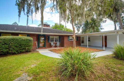 Putnam Hall Casa | Lakefront Keystone Heights Home with Boat Dock!