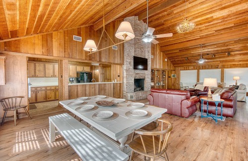 South Toledo Bend Casa | Lakefront Lake Haus at Indian Creek South Toledo Bend Kayaking, Fishing,Boating