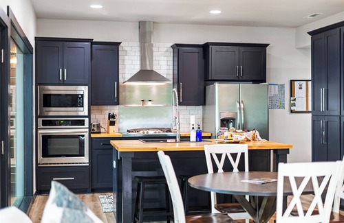Rogers Casa | Lakefront & Lakeview Getaway on Beaver Lake, 2 Kayaks, Blkstone & Wine/CoffeeBar