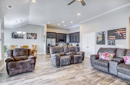 Leesville Casa | Lakefront Leesville Retreat w/ Private Dock!