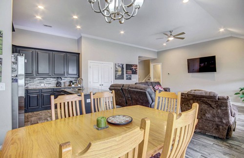 Leesville Casa | Lakefront Leesville Retreat w/ Private Dock!