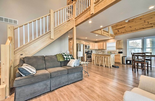 Lexington Cabaña | Lakefront Lexington Escape: Steps to Beach!