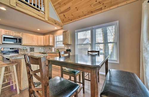 Lexington Cabaña | Lakefront Lexington Escape: Steps to Beach!