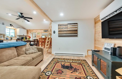 Limerick Casa | Lakefront Limerick Cottage with Private Beach!