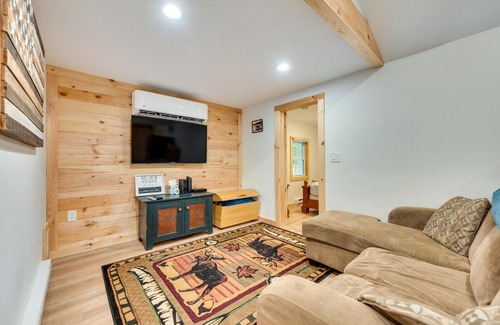 Limerick Casa | Lakefront Limerick Cottage with Private Beach!