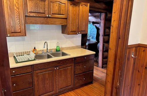 Fraser Valley Regional District Cabina | Lakefront Lodge and 3 Rustic Cabins - Sleeps 36 - Boat Access - Hot Showers+WIFI