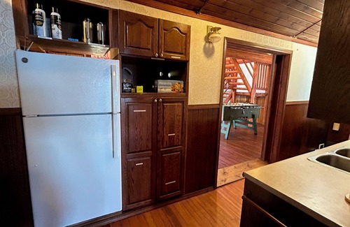 Fraser Valley Regional District Cabina | Lakefront Lodge and 3 Rustic Cabins - Sleeps 36 - Boat Access - Hot Showers+WIFI