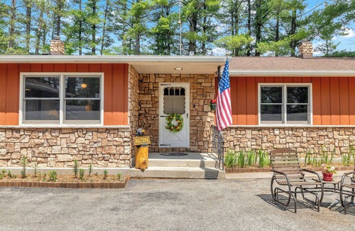 Riverview Casa | Lakefront Lodge-Private Dock-Swimming-Game Room