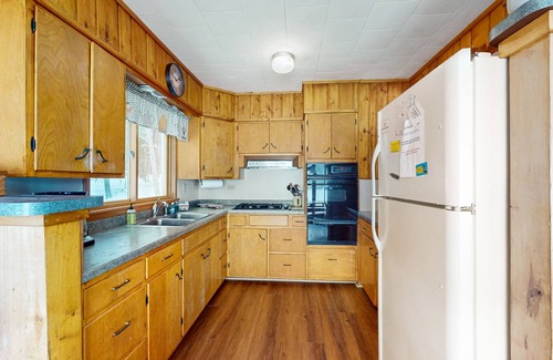 Woodruff Casa | Lakefront Lodge w/ 2 additional cabins, private dock, firepit, kayak & hammock