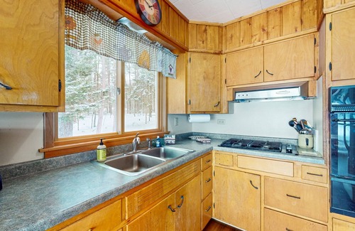Woodruff Casa | Lakefront Lodge w/ 2 additional cabins, private dock, firepit, kayak & hammock