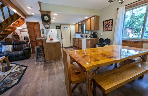 Wausau Cabina | Lakefront Lodge w/ hot tub, fireplace & fire pit