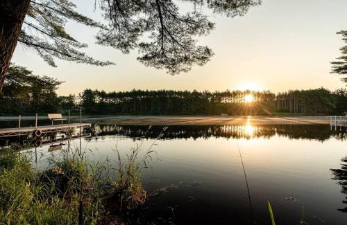 Black River Falls Casa | Lakefront Log Cabin Loft Kayaks Beach Ev